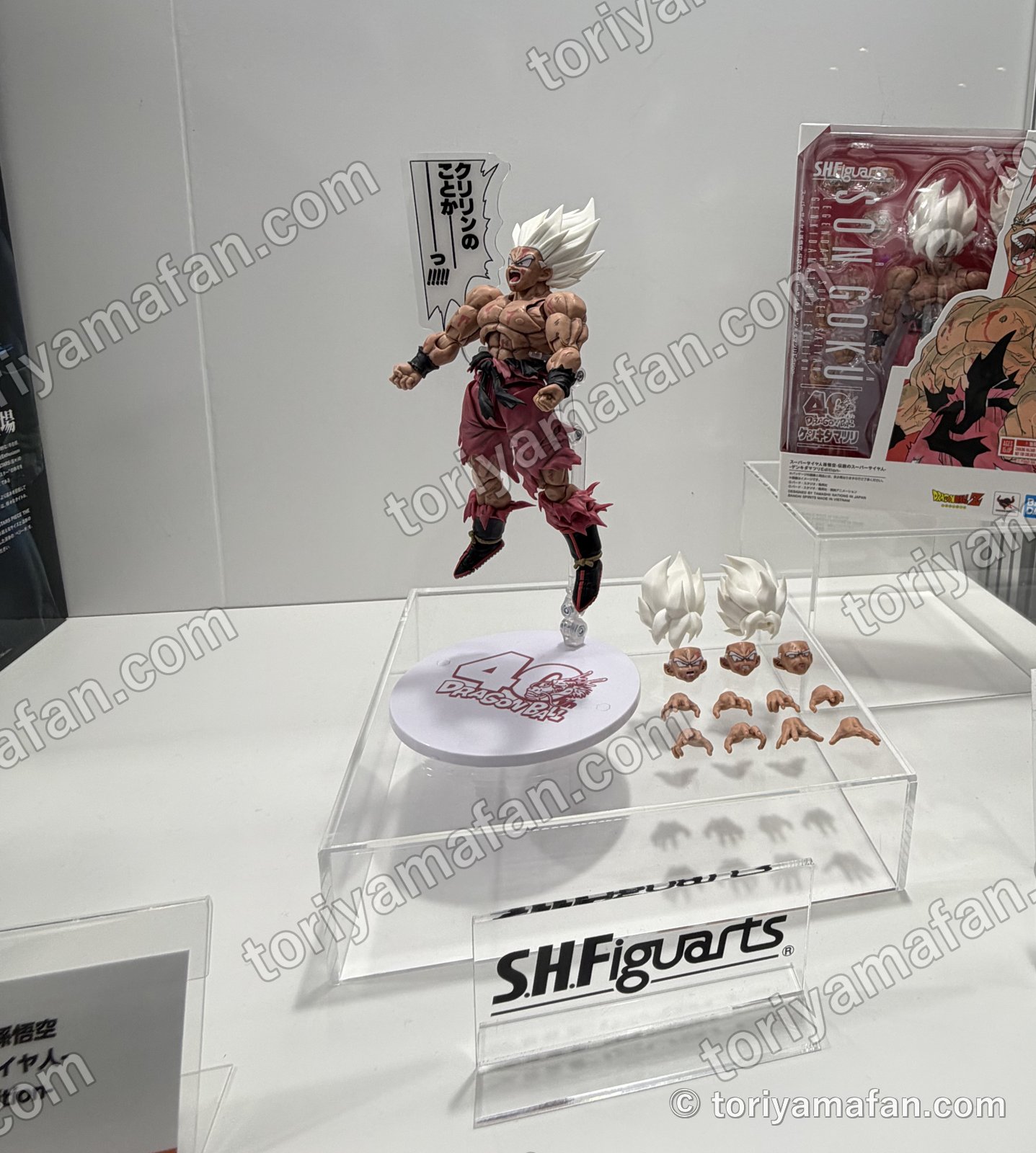 ゲンキダマツリの会場の展示。セリフのシートを付けたフィギュアと、外箱、交換用のパーツ